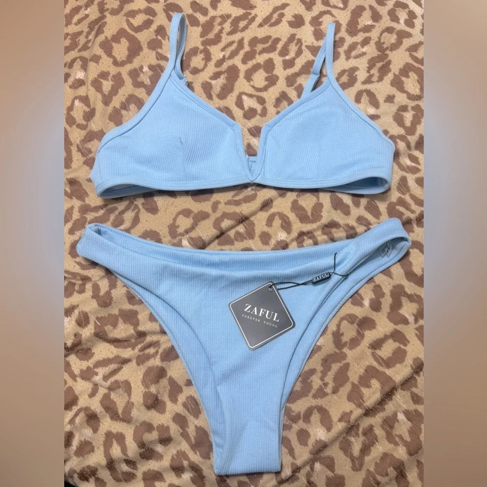 Swimsuit - Picture 6 of 7